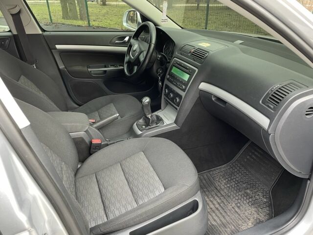 Шкода Октавия 2012 в Кропивницком (Кировограде) на Automoto.ua Серый Шкода Октавия, объемом двигателя 1.8 л и пробегом 220 тыс. км за 8499 $, фото 9 на Automoto.ua