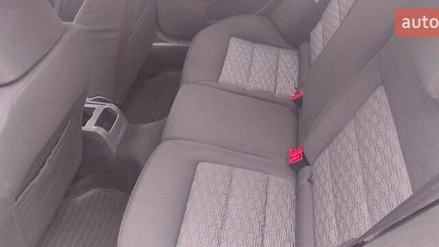 Серый Шкода Октавия, объемом двигателя 1.6 л и пробегом 170 тыс. км за 8800 $, фото 2 на Automoto.ua