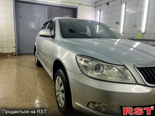Серый Шкода Октавия, объемом двигателя 1.6 л и пробегом 224 тыс. км за 7600 $, фото 1 на Automoto.ua