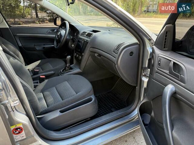 Серый Шкода Октавия, объемом двигателя 1.6 л и пробегом 173 тыс. км за 7700 $, фото 18 на Automoto.ua