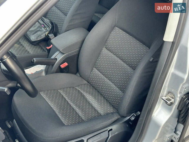 Сірий Шкода Октавія, об'ємом двигуна 1.6 л та пробігом 200 тис. км за 7800 $, фото 12 на Automoto.ua