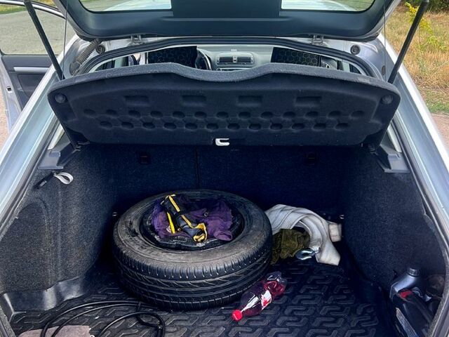 Серый Шкода Октавия, объемом двигателя 1.6 л и пробегом 180 тыс. км за 8400 $, фото 12 на Automoto.ua