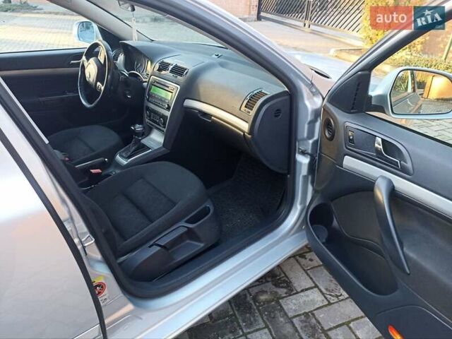 Сірий Шкода Октавія, об'ємом двигуна 1.6 л та пробігом 230 тис. км за 7777 $, фото 23 на Automoto.ua