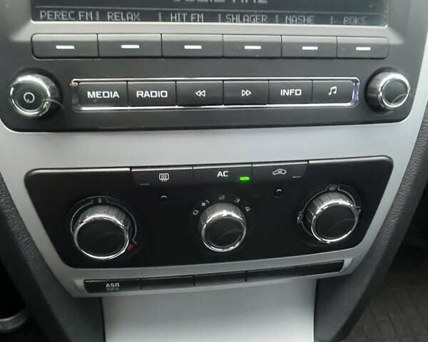 Шкода Октавія 2012 у Нежине на Automoto.ua Сірий Шкода Октавія, об'ємом двигуна 1.6 л та пробігом 215 тис. км за 8700 $, фото 26 на Automoto.ua