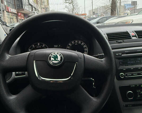 Серый Шкода Октавия, объемом двигателя 1.8 л и пробегом 132 тыс. км за 10500 $, фото 2 на Automoto.ua