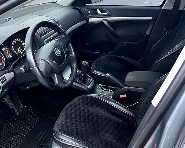 Серый Шкода Октавия, объемом двигателя 1.8 л и пробегом 211 тыс. км за 9500 $, фото 5 на Automoto.ua