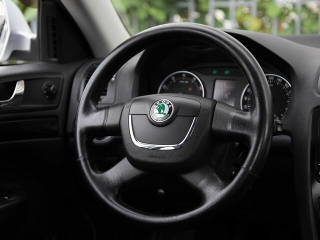 Шкода Октавия 2012 в Харькове на Automoto.ua Серый Шкода Октавия, объемом двигателя 1.8 л и пробегом 221 тыс. км за 7300 $, фото 11 на Automoto.ua