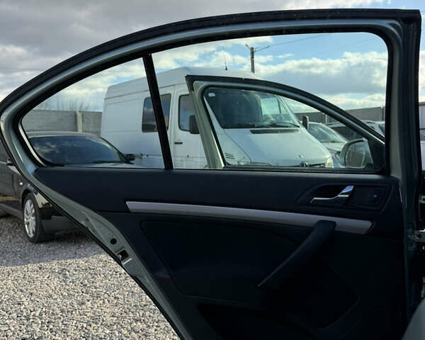 Серый Шкода Октавия, объемом двигателя 1.6 л и пробегом 246 тыс. км за 7999 $, фото 21 на Automoto.ua