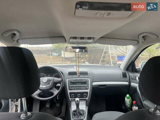 Серый Шкода Октавия, объемом двигателя 1.6 л и пробегом 210 тыс. км за 8500 $, фото 2 на Automoto.ua