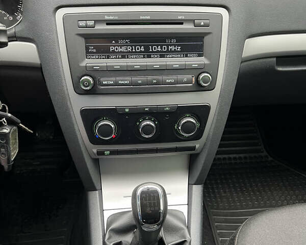 Сірий Шкода Октавія, об'ємом двигуна 1.8 л та пробігом 101 тис. км за 8950 $, фото 12 на Automoto.ua