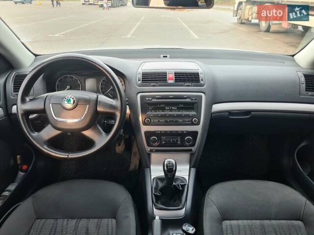 Серый Шкода Октавия, объемом двигателя 1.8 л и пробегом 242 тыс. км за 8200 $, фото 5 на Automoto.ua