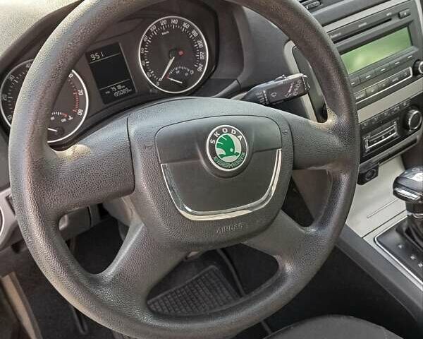 Сірий Шкода Октавія, об'ємом двигуна 1.8 л та пробігом 196 тис. км за 7800 $, фото 10 на Automoto.ua