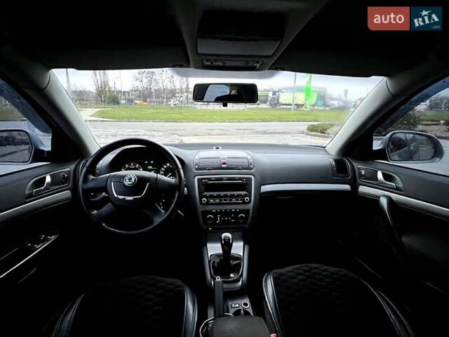 Серый Шкода Октавия, объемом двигателя 1.8 л и пробегом 211 тыс. км за 9500 $, фото 6 на Automoto.ua