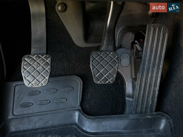 Серый Шкода Октавия, объемом двигателя 1.6 л и пробегом 246 тыс. км за 7999 $, фото 43 на Automoto.ua