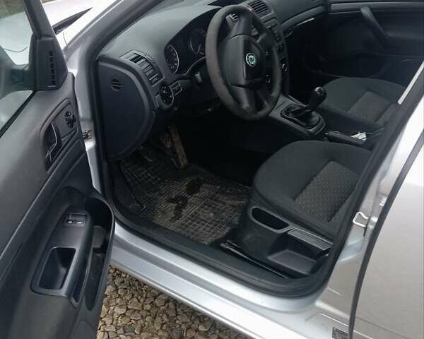 Серый Шкода Октавия, объемом двигателя 1.6 л и пробегом 268 тыс. км за 5600 $, фото 2 на Automoto.ua