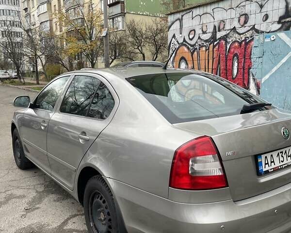 Серый Шкода Октавия, объемом двигателя 1.6 л и пробегом 237 тыс. км за 6500 $, фото 1 на Automoto.ua