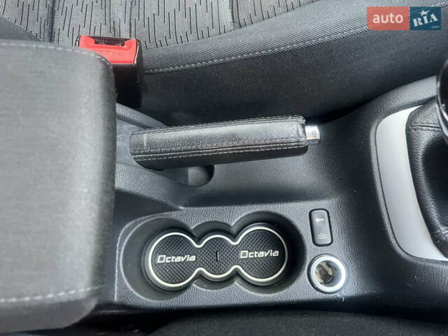 Шкода Октавія 2012 у Нежине на Automoto.ua Сірий Шкода Октавія, об'ємом двигуна 1.6 л та пробігом 215 тис. км за 8700 $, фото 18 на Automoto.ua