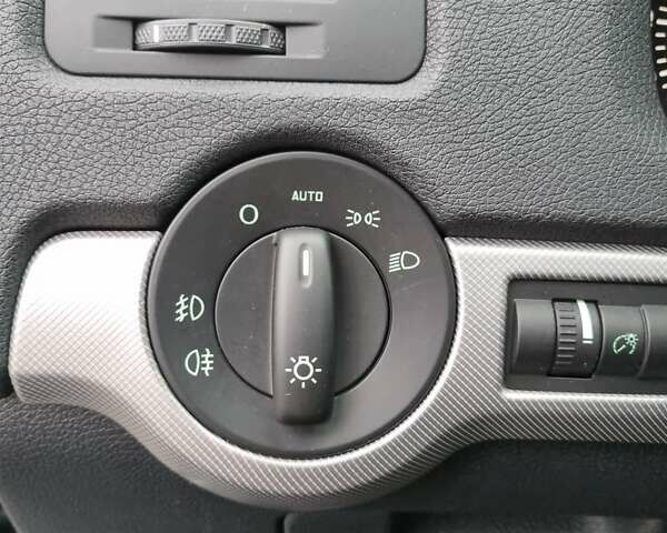 Сірий Шкода Октавія, об'ємом двигуна 2 л та пробігом 245 тис. км за 9200 $, фото 17 на Automoto.ua