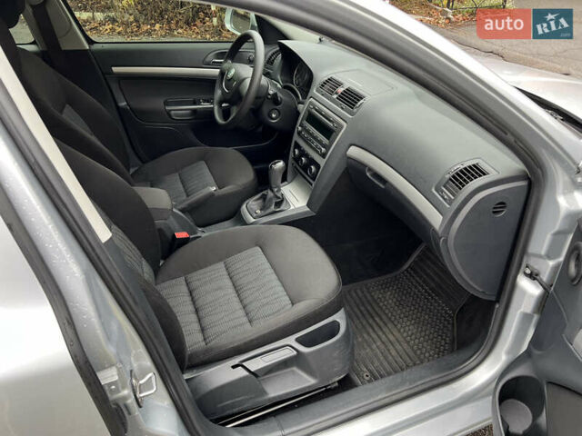 Сірий Шкода Октавія, об'ємом двигуна 1.8 л та пробігом 101 тис. км за 8950 $, фото 13 на Automoto.ua