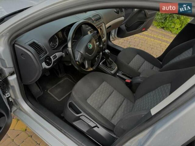 Серый Шкода Октавия, объемом двигателя 1.8 л и пробегом 263 тыс. км за 7200 $, фото 11 на Automoto.ua