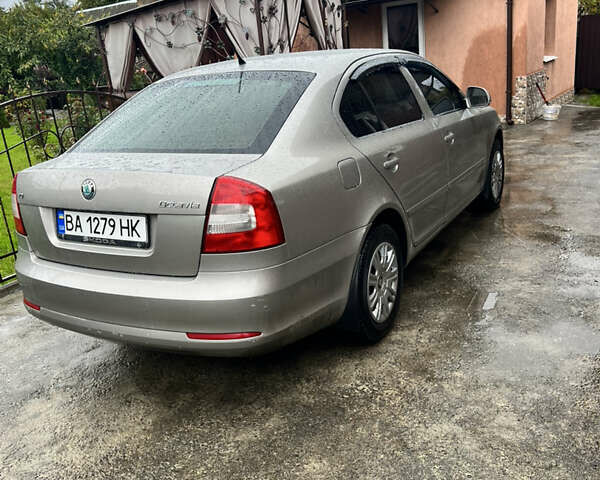 Серый Шкода Октавия, объемом двигателя 1.6 л и пробегом 204 тыс. км за 8000 $, фото 5 на Automoto.ua