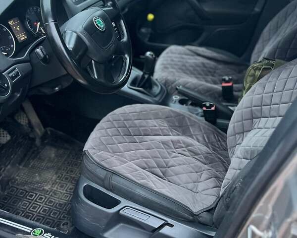 Серый Шкода Октавия, объемом двигателя 1.6 л и пробегом 235 тыс. км за 7500 $, фото 3 на Automoto.ua