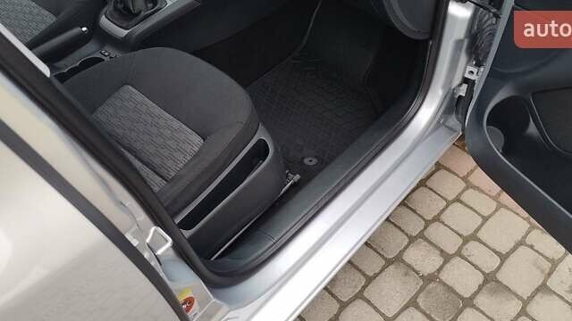 Серый Шкода Октавия, объемом двигателя 1.6 л и пробегом 170 тыс. км за 8800 $, фото 7 на Automoto.ua