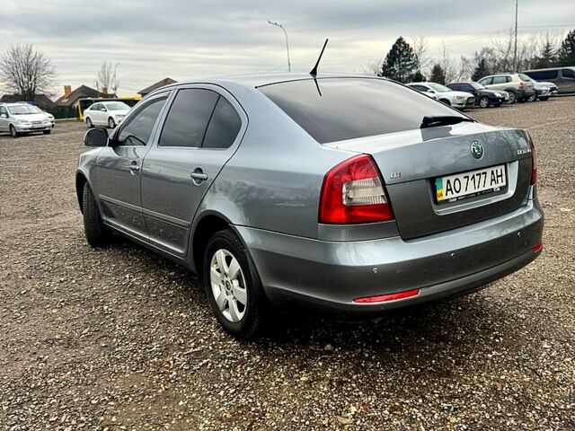 Серый Шкода Октавия, объемом двигателя 2 л и пробегом 295 тыс. км за 9700 $, фото 2 на Automoto.ua