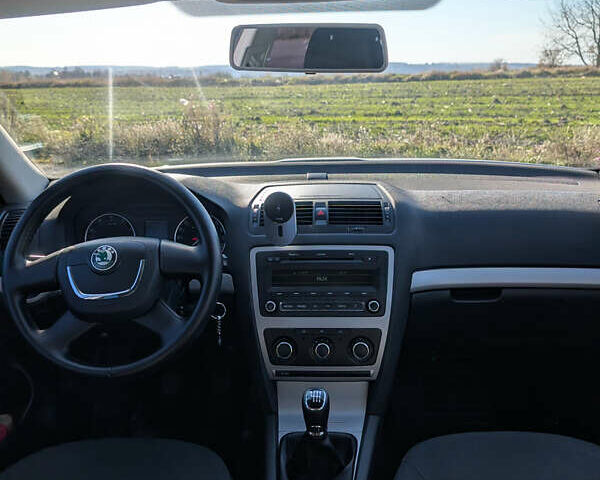 Сірий Шкода Октавія, об'ємом двигуна 1.39 л та пробігом 196 тис. км за 7399 $, фото 20 на Automoto.ua