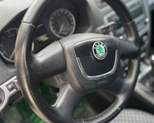 Сірий Шкода Октавія, об'ємом двигуна 1.6 л та пробігом 175 тис. км за 7600 $, фото 12 на Automoto.ua