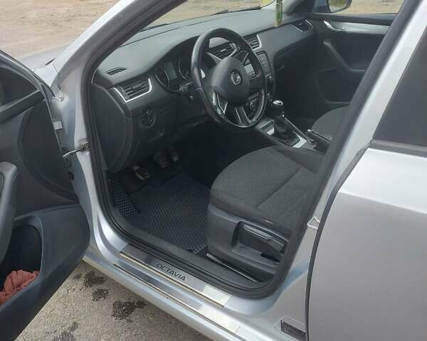 Серый Шкода Октавия, объемом двигателя 1.8 л и пробегом 216 тыс. км за 10500 $, фото 6 на Automoto.ua