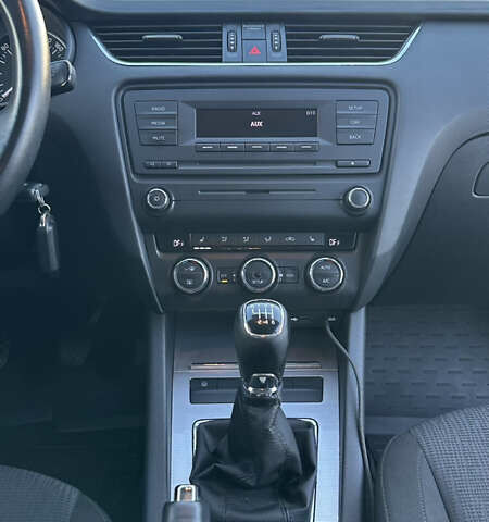 Сірий Шкода Октавія, об'ємом двигуна 1.8 л та пробігом 127 тис. км за 11000 $, фото 17 на Automoto.ua