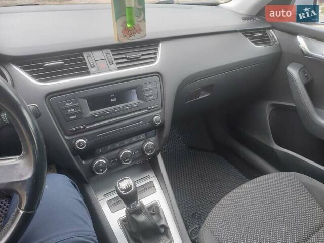 Серый Шкода Октавия, объемом двигателя 1.8 л и пробегом 216 тыс. км за 10500 $, фото 1 на Automoto.ua