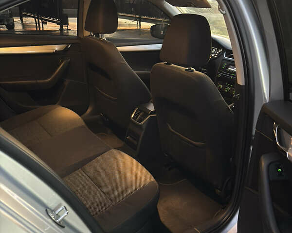 Сірий Шкода Октавія, об'ємом двигуна 1.6 л та пробігом 338 тис. км за 8500 $, фото 18 на Automoto.ua