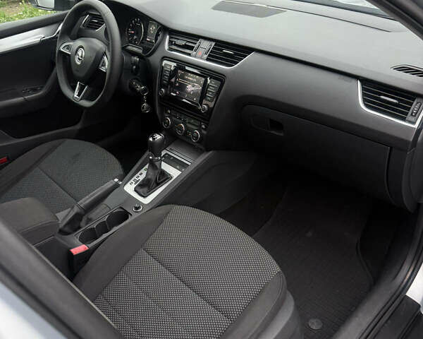 Серый Шкода Октавия, объемом двигателя 2 л и пробегом 198 тыс. км за 12000 $, фото 1 на Automoto.ua