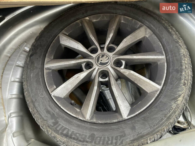 Серый Шкода Октавия, объемом двигателя 1.6 л и пробегом 220 тыс. км за 7300 $, фото 21 на Automoto.ua