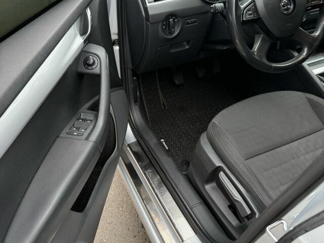 Серый Шкода Октавия, объемом двигателя 1.8 л и пробегом 291 тыс. км за 8700 $, фото 1 на Automoto.ua