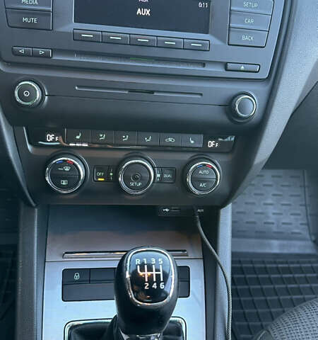 Сірий Шкода Октавія, об'ємом двигуна 1.8 л та пробігом 127 тис. км за 11000 $, фото 22 на Automoto.ua