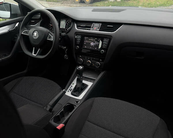 Серый Шкода Октавия, объемом двигателя 2 л и пробегом 198 тыс. км за 12000 $, фото 2 на Automoto.ua