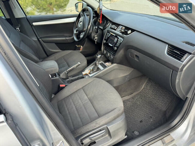 Шкода Октавія 2013 у Хмельницькому на Automoto.ua Сірий Шкода Октавія, об'ємом двигуна 1.97 л та пробігом 235 тис. км за 9900 $, фото 6 на Automoto.ua
