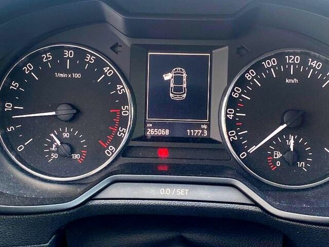 Сірий Шкода Октавія, об'ємом двигуна 1.6 л та пробігом 265 тис. км за 9500 $, фото 4 на Automoto.ua