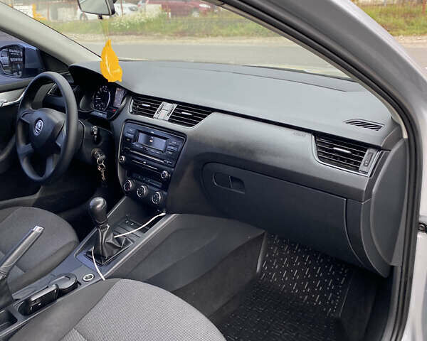Сірий Шкода Октавія, об'ємом двигуна 1.6 л та пробігом 250 тис. км за 8900 $, фото 20 на Automoto.ua