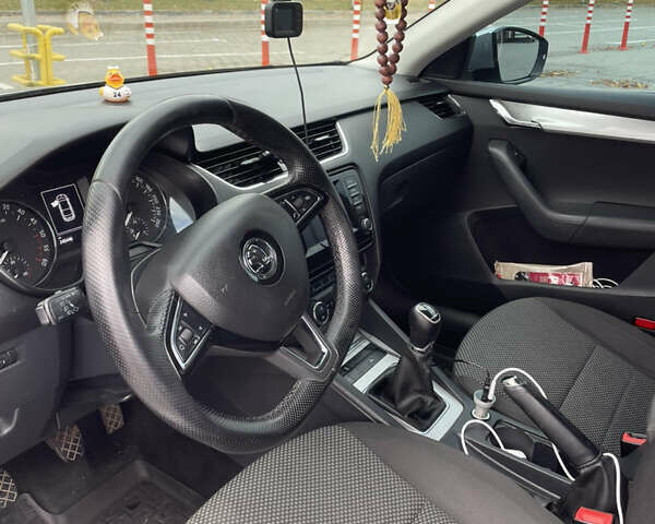 Серый Шкода Октавия, объемом двигателя 1.6 л и пробегом 242 тыс. км за 10850 $, фото 8 на Automoto.ua