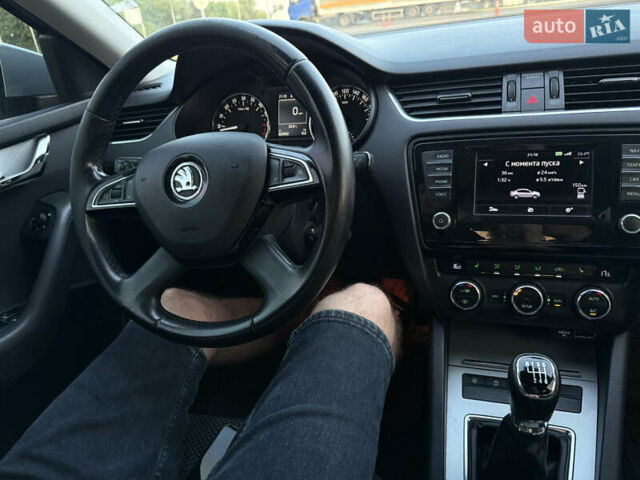 Серый Шкода Октавия, объемом двигателя 1.6 л и пробегом 228 тыс. км за 10400 $, фото 10 на Automoto.ua