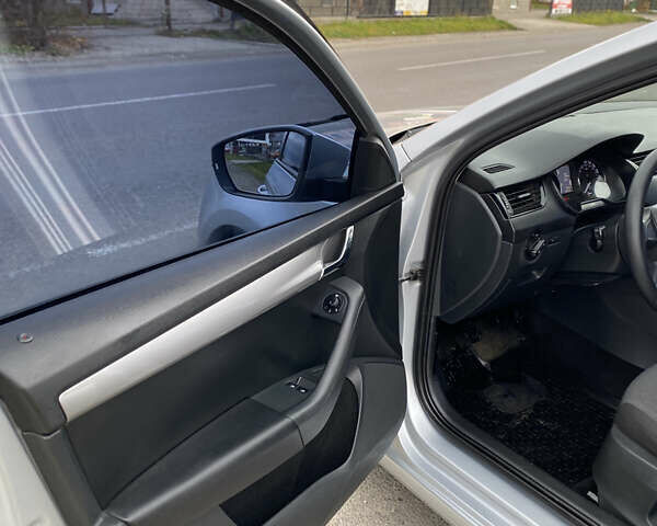 Сірий Шкода Октавія, об'ємом двигуна 1.6 л та пробігом 250 тис. км за 8900 $, фото 25 на Automoto.ua