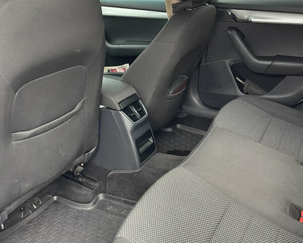 Серый Шкода Октавия, объемом двигателя 1.6 л и пробегом 242 тыс. км за 10850 $, фото 10 на Automoto.ua