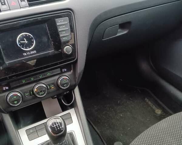 Серый Шкода Октавия, объемом двигателя 1.4 л и пробегом 213 тыс. км за 10500 $, фото 4 на Automoto.ua