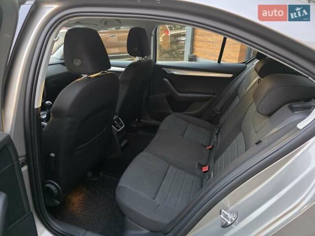 Серый Шкода Октавия, объемом двигателя 2 л и пробегом 222 тыс. км за 12200 $, фото 24 на Automoto.ua