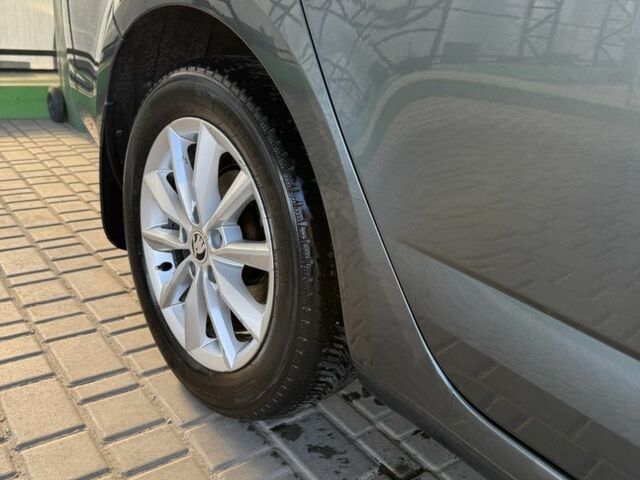 Серый Шкода Октавия, объемом двигателя 1.6 л и пробегом 280 тыс. км за 11800 $, фото 2 на Automoto.ua