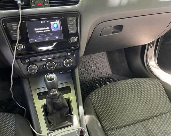 Серый Шкода Октавия, объемом двигателя 1.4 л и пробегом 336 тыс. км за 10200 $, фото 7 на Automoto.ua